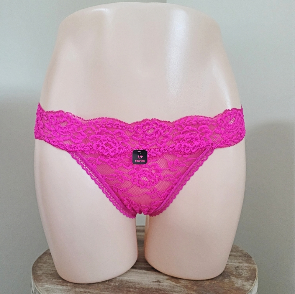 NWT Hot pink lace la senza thongs.